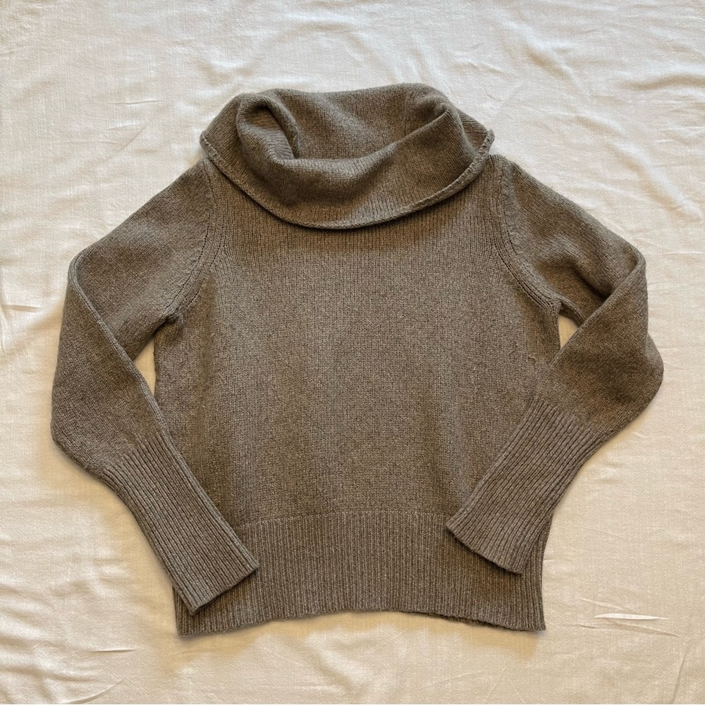 Ann Taylor loft cropped turtleneck sweater